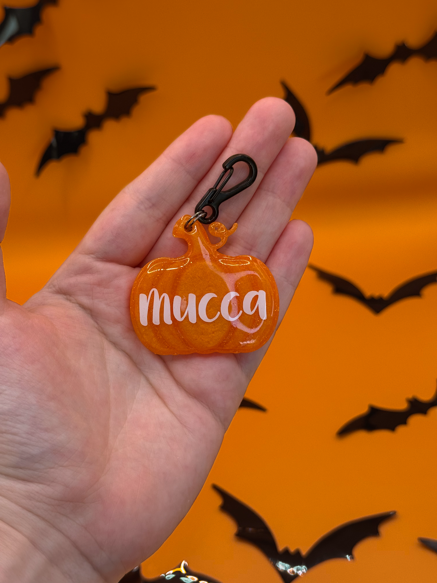 Otra versión de la placa calabaza “Mucca” pero con base sólida y ganchito lateral.