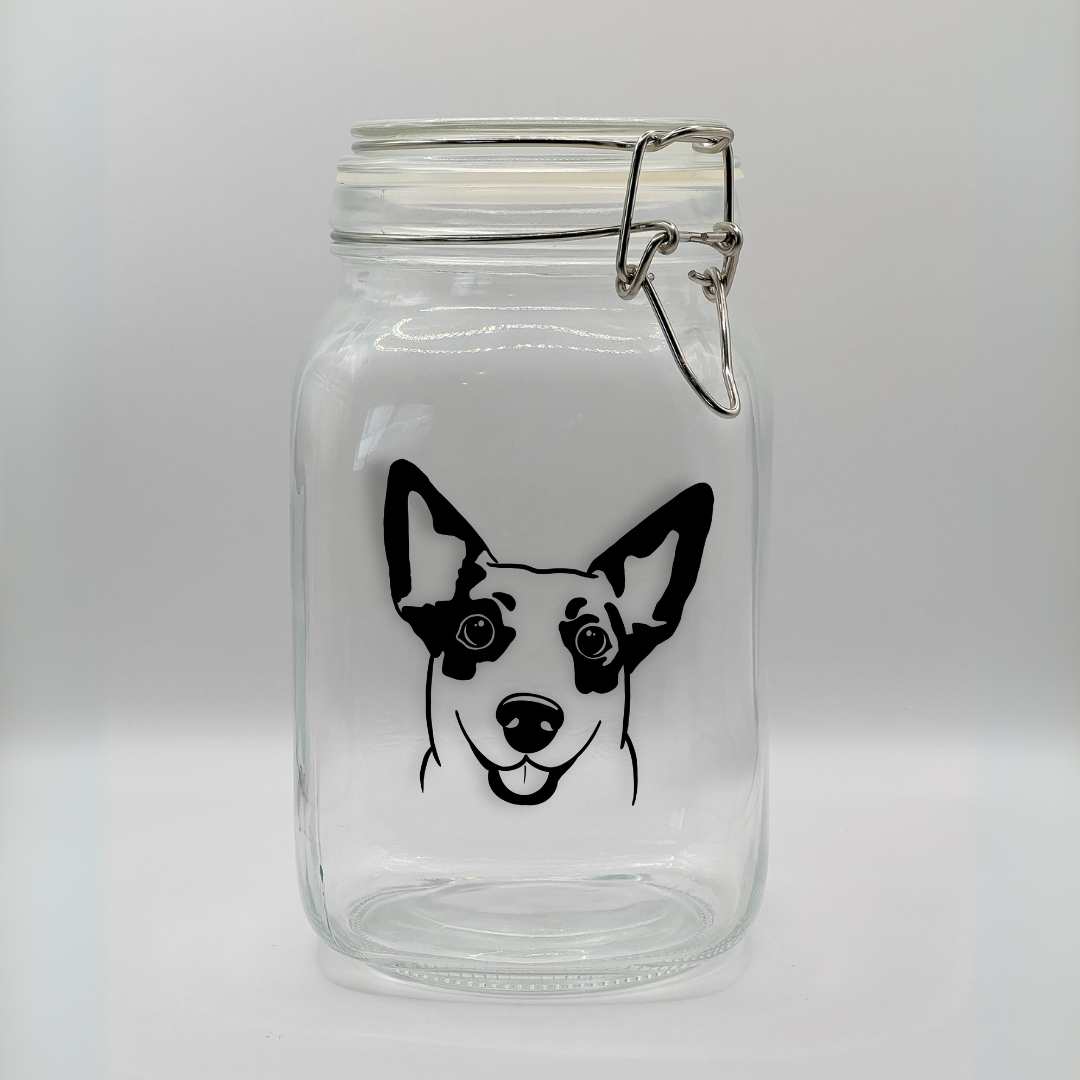 Frasco de vidrio decorado con ilustración de perro en negro. Diseño artístico y personalizado.