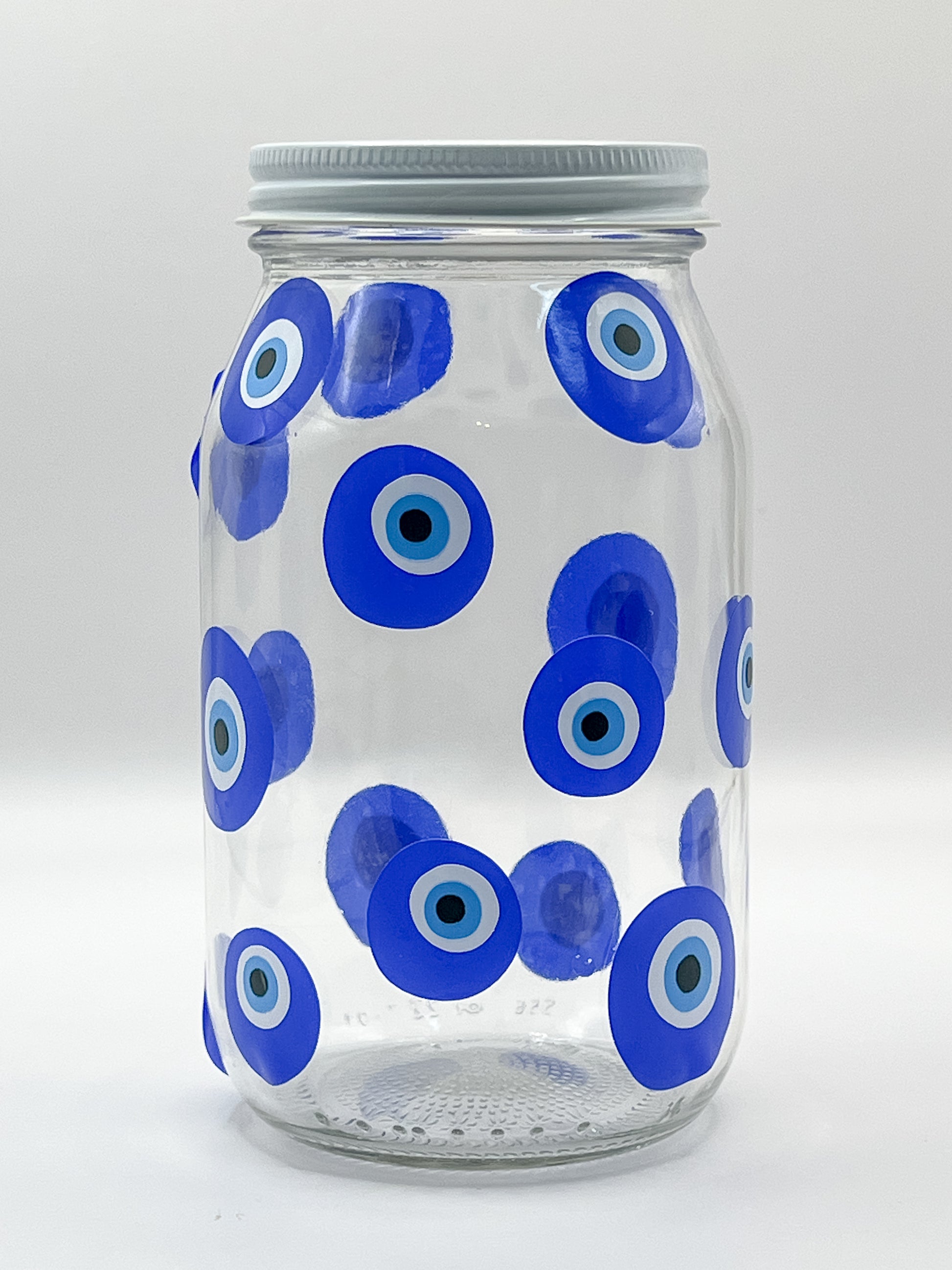 Frasco decorado con diseño de ojos turcos en tonos azules. Ideal como contenedor de premios o decorativo