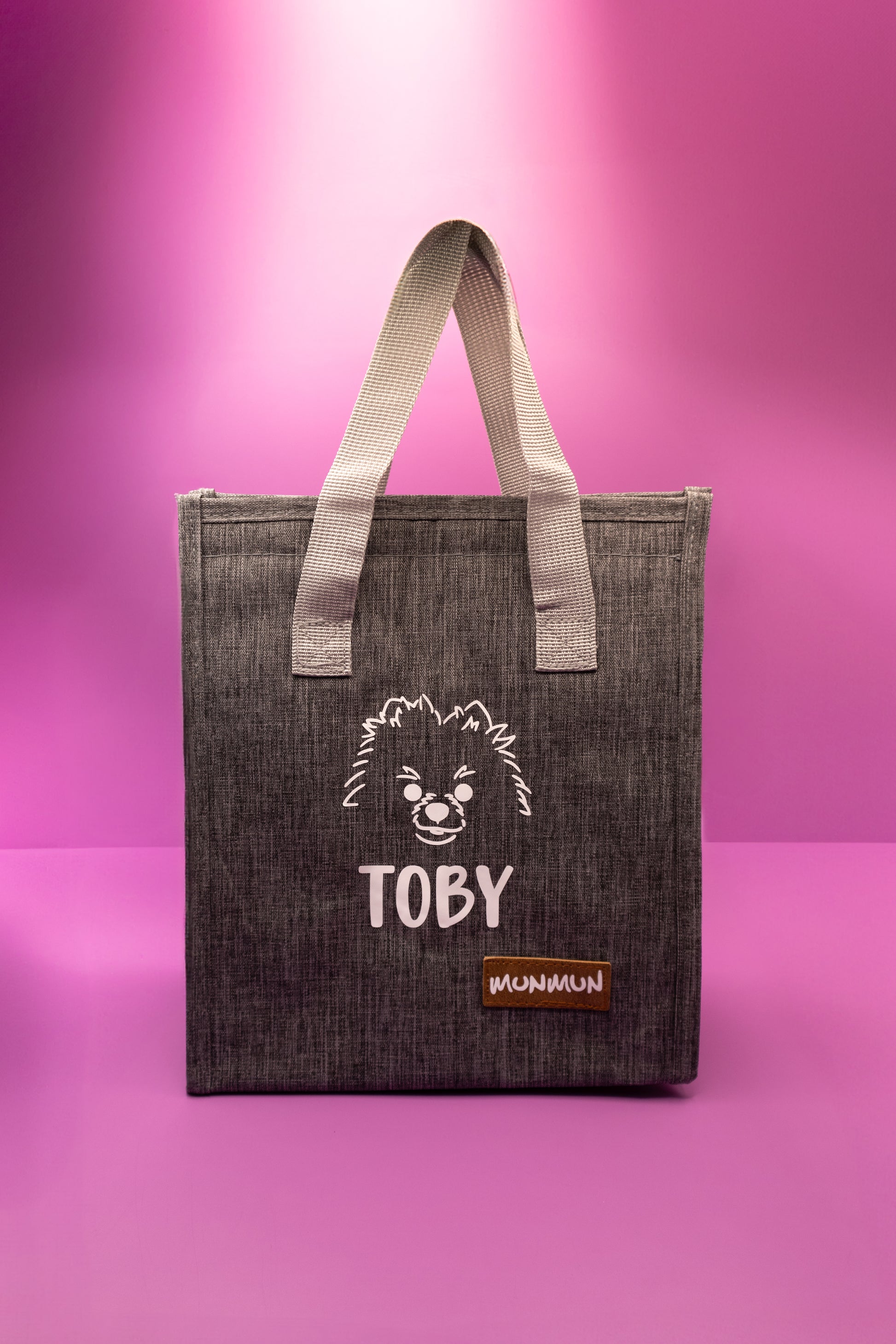 lonchera negra con diseño personalizado de perro y nombre Toby. Bolsa reutilizable para amantes de los perros.