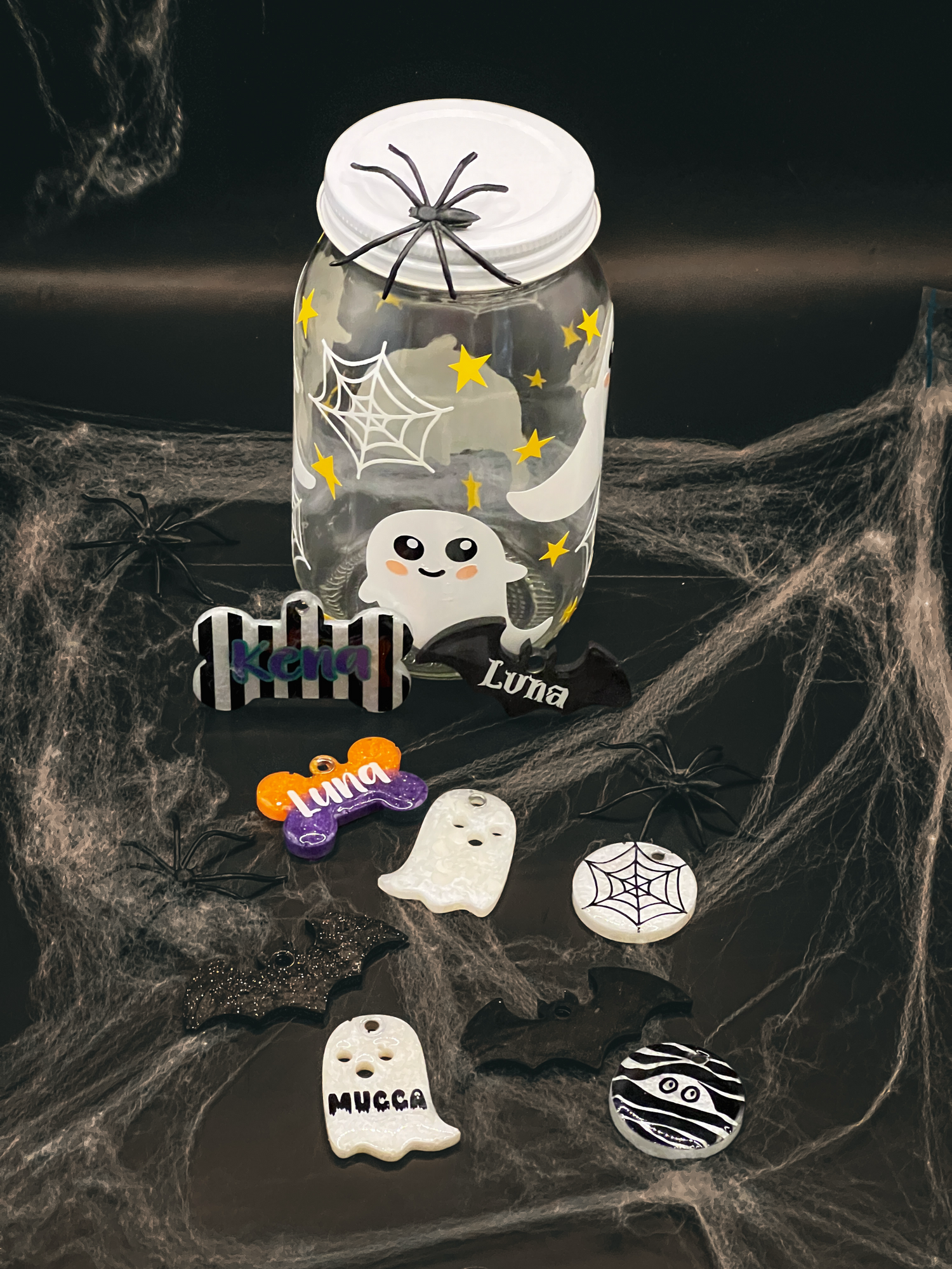 Set de placas y frasco temático de Halloween con etiquetas personalizadas. Decoración y organización con estilo Munmun