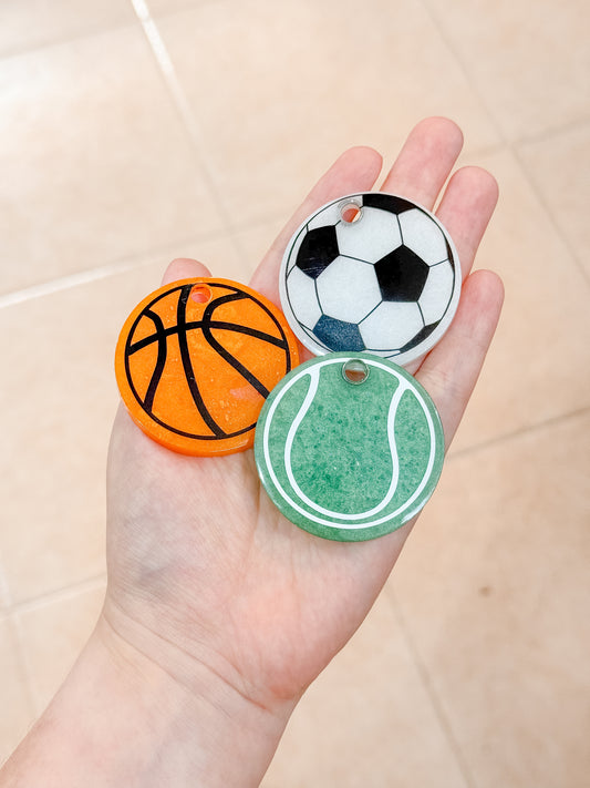 set de placas de perro con forma de pelotas de varios deportes