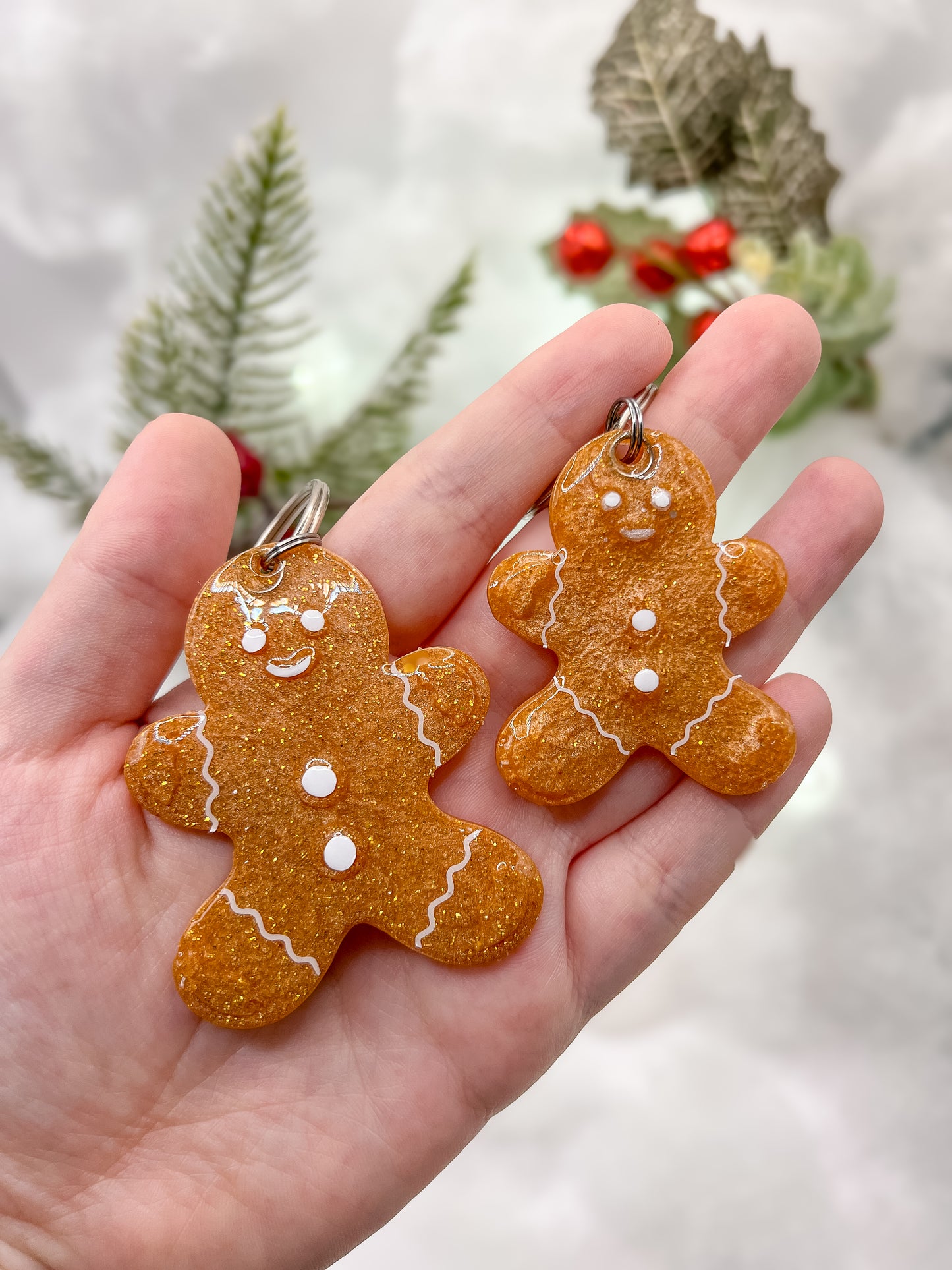 Par de placas de identificación navideños en forma de galletas de jengibre. Accesorios temáticos para regalo
