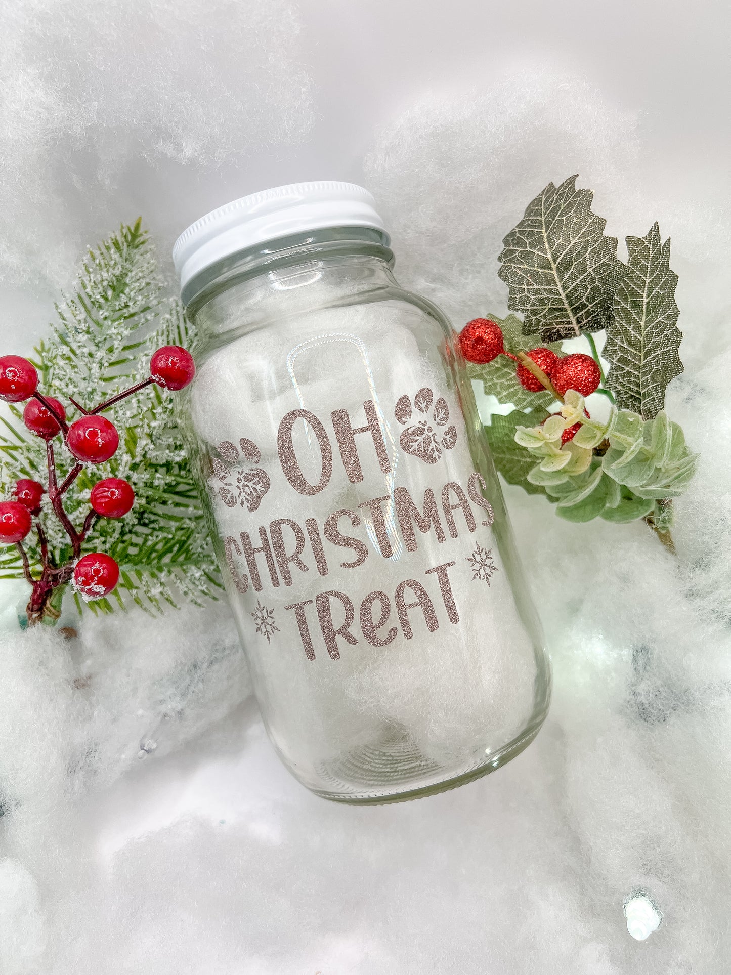 Frasco de vidrio navideño con frase "Oh Christmas Treat". Frasco decorativo para snacks de mascota.
